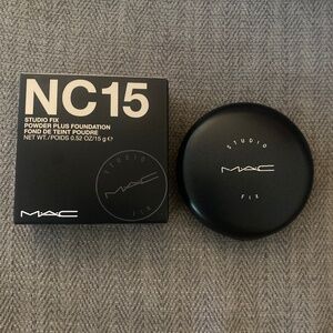 BNIB Original formula NC15 Mac cosmetics studio fix foundation pow